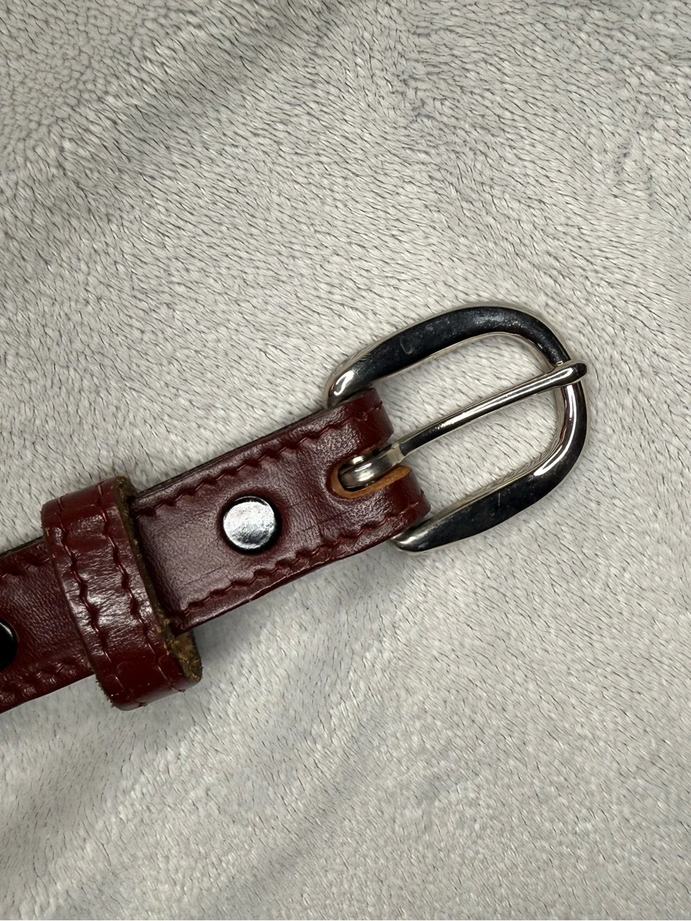 Vintage Dun Dee scalloped leather belt in a deep burgundy/maroon size 34